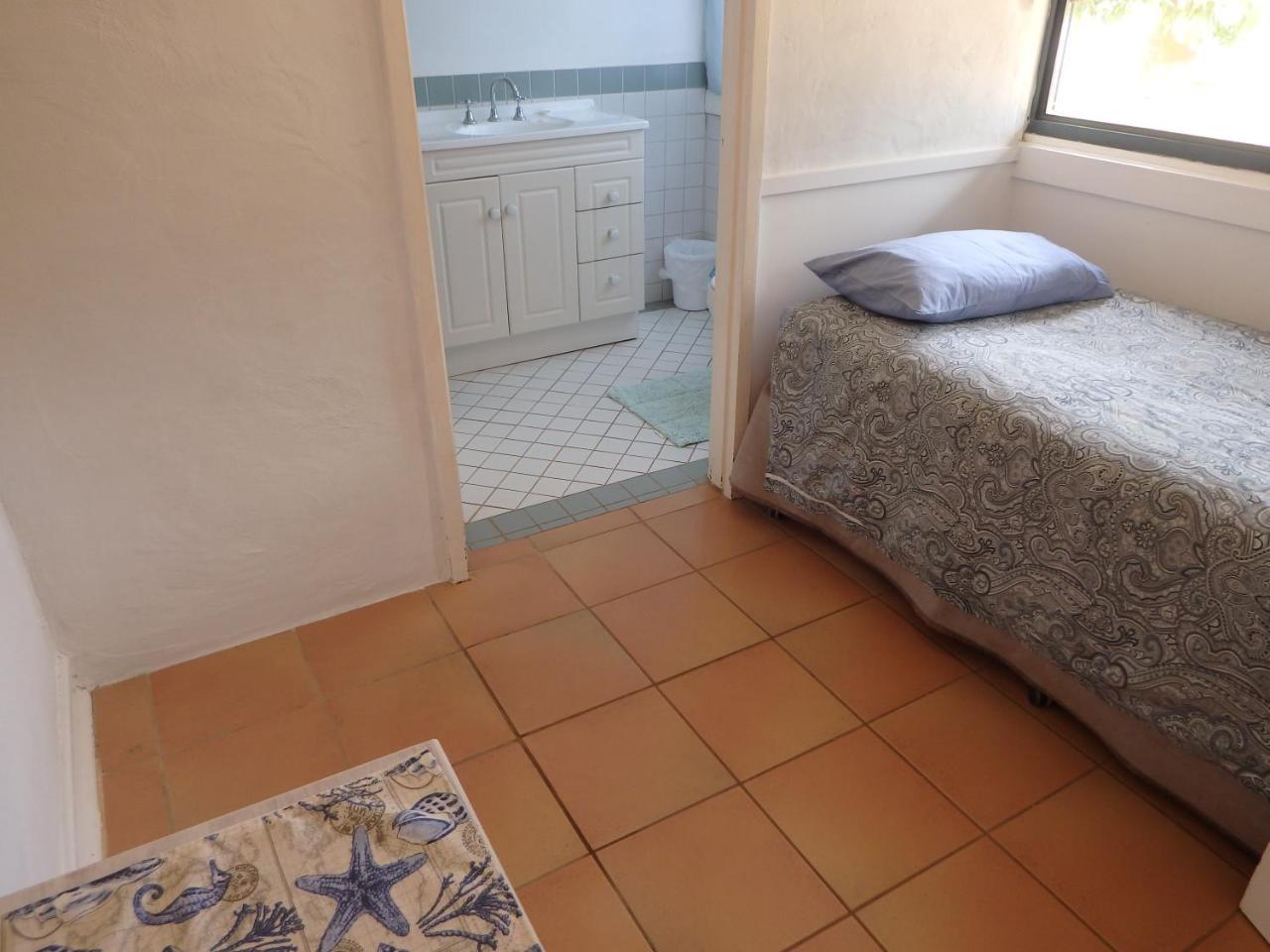 Lazy Lobster Holiday Units & Chalets Port Denison Экстерьер фото