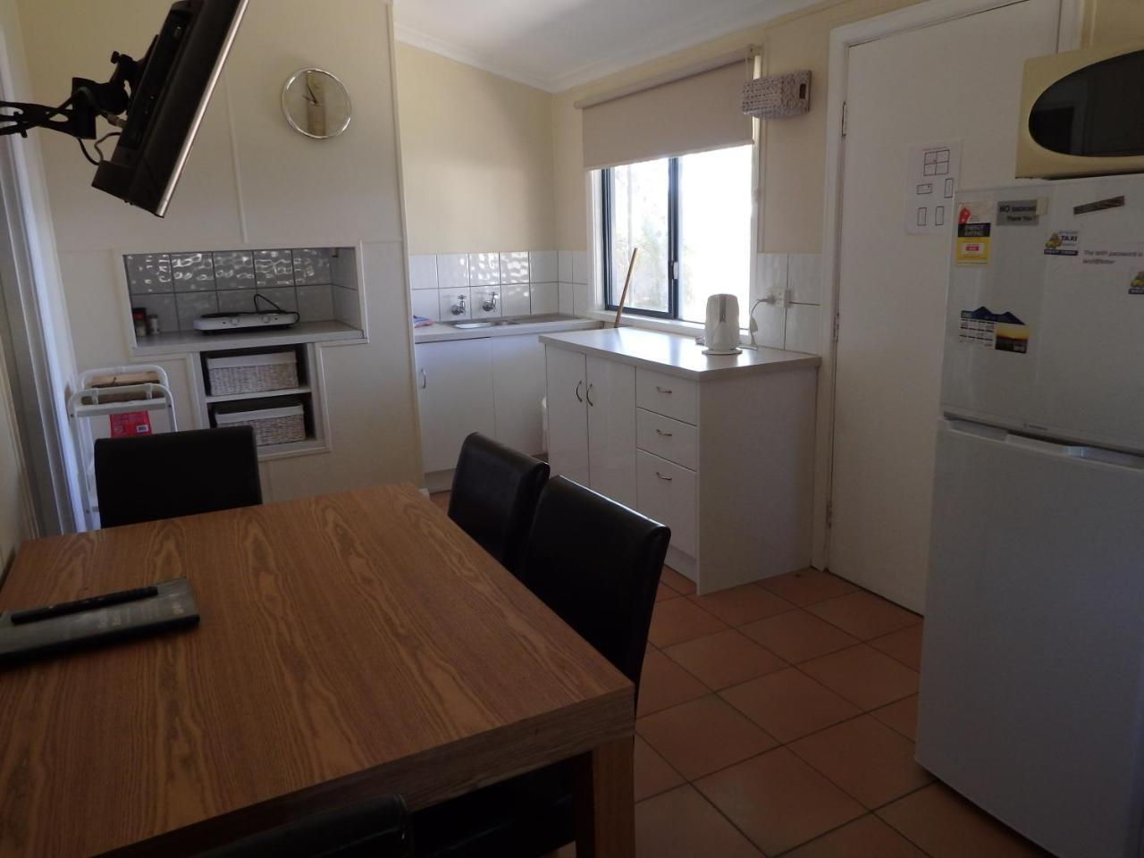 Lazy Lobster Holiday Units & Chalets Port Denison Экстерьер фото