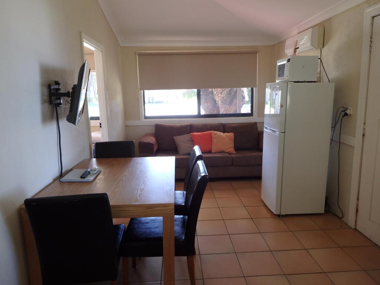 Lazy Lobster Holiday Units & Chalets Port Denison Экстерьер фото