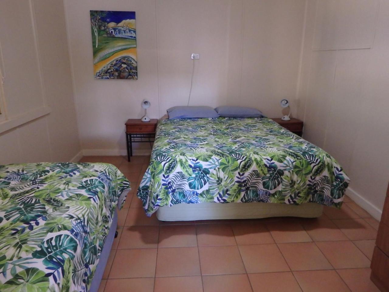 Lazy Lobster Holiday Units & Chalets Port Denison Экстерьер фото